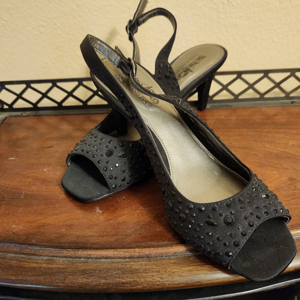 Coach And Four Beaded Shoes Sling- Back Pumps Heel Women's Size 6 Black-Pristine